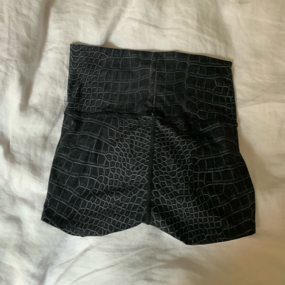 Workout shorts - Picture 2 of 3